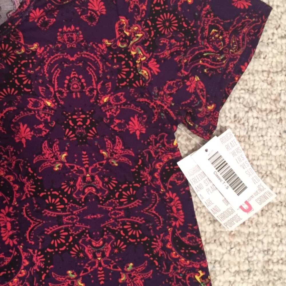 Lularoe Classic T Small NWT!